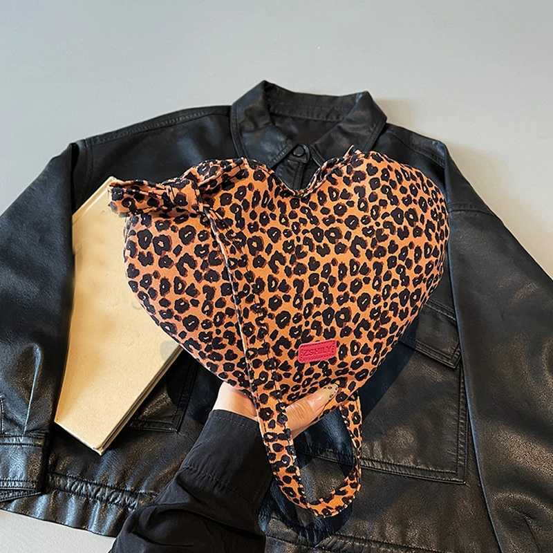 Heart Crossbody Bag for Women Leopard Print Messenger Bag Adjustable Strap Retro Handbag Tote Bag for Work TravelW251107