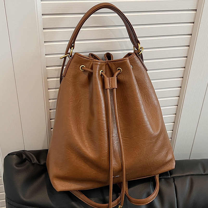 2025S Designer Women S Bag Korean Version Tote With High End Feel Large Capacity Bag For Women New Simple Bucket Bag Fashionable Backpack