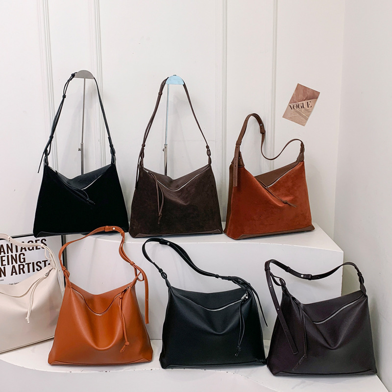 2025S Designer Women S Bag Lazy Style Armpit Frosted Suede New Autumn And Winter Shoulder Simple Women S Large Capacity Commuting Tote Bag