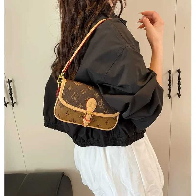 Fashionable Vintage Floral Tofu Cube Crossbody Bag Versatile Lightweight Luxury Handbag Single Shoulder Bag for All OccasionsW251107