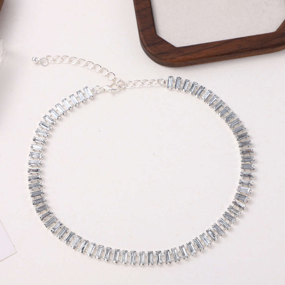 New personalized hot sier studded with a high-end rectangular zircon and elegant temperament. Full dia women's bracelet