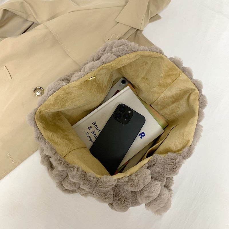 Ins Autumn/Winter New Plush Bag Fashion Versatile Plush Bag Large Capacity Tote Bag Handbag Shoulder Bag Women's Bag