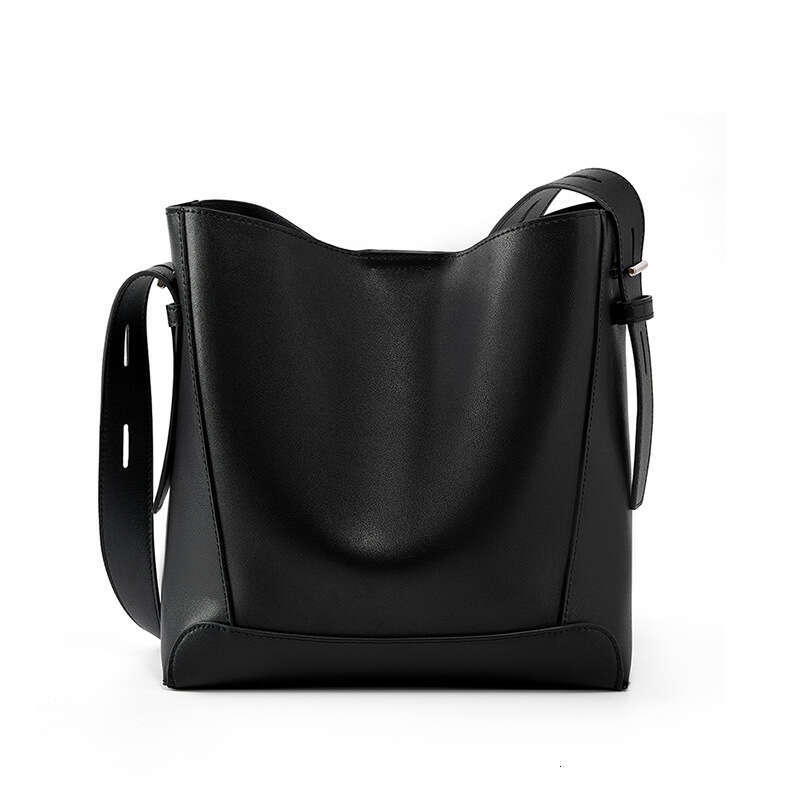 Big spring summer women's crossbody versatile, single shoulder, large capacity commuting bucket bag, 2025 new style, chic and elegant clothing
