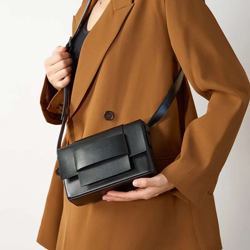 Alirattan New Genuine Leather Crossbody For Women Designer Winter Fashion High Quality Cowhide Lady Casual Shoulder Bag A271