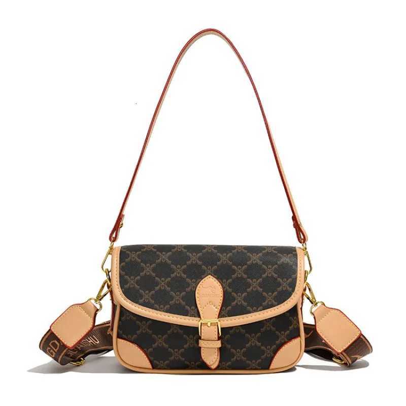 Ladies Messenger Bag Crafted From Premium Leather Boasting Casual Vintage And High-End Lasting LookW251107