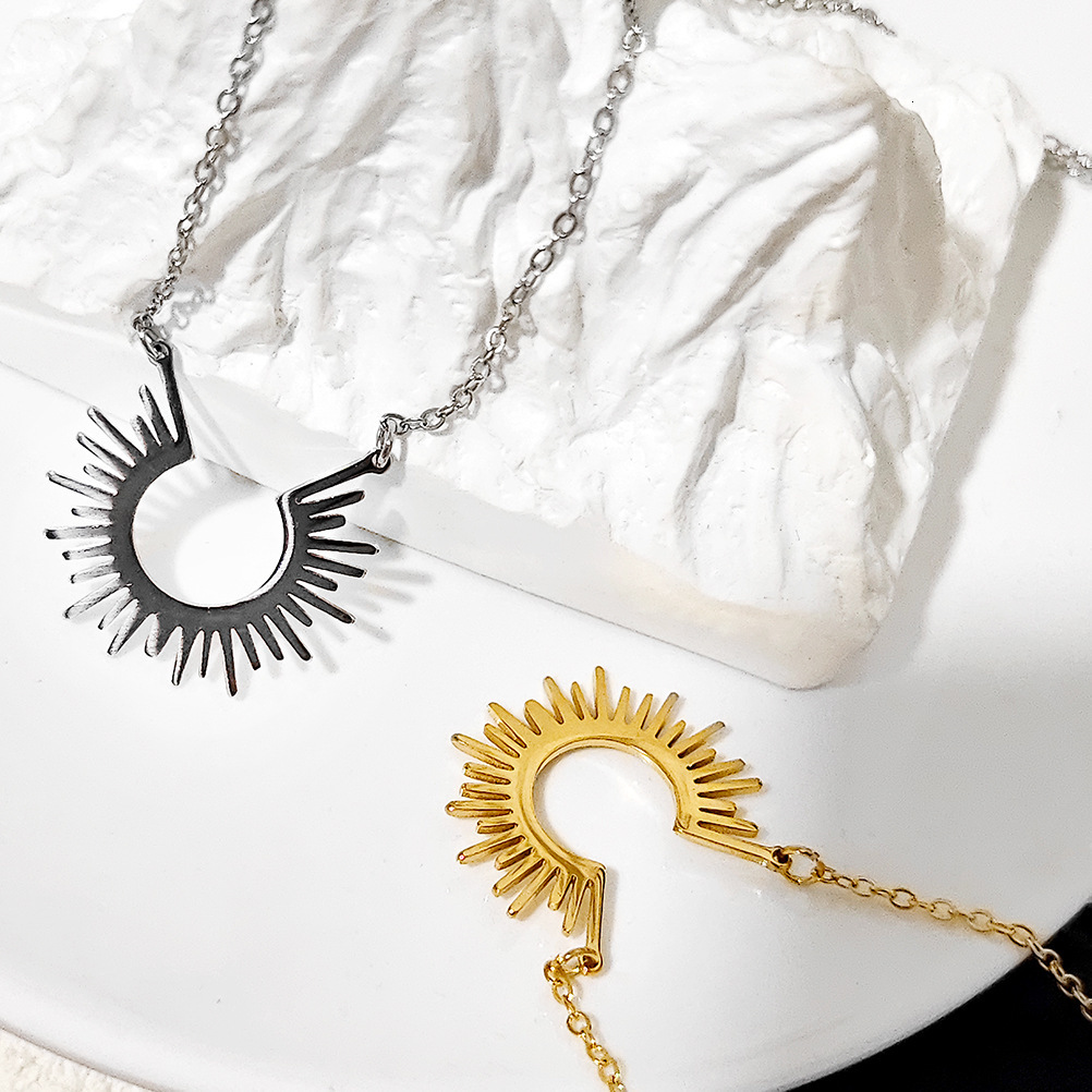 Wind simple U-shaped horseshoe pendant titanium steel women's necklace suower collarbone chain