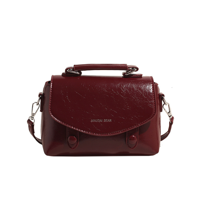 2025S Designer Women S Bag New Literary Style Postman Cambridge Handbag Commuter Fashion Shoulder Cross Bag