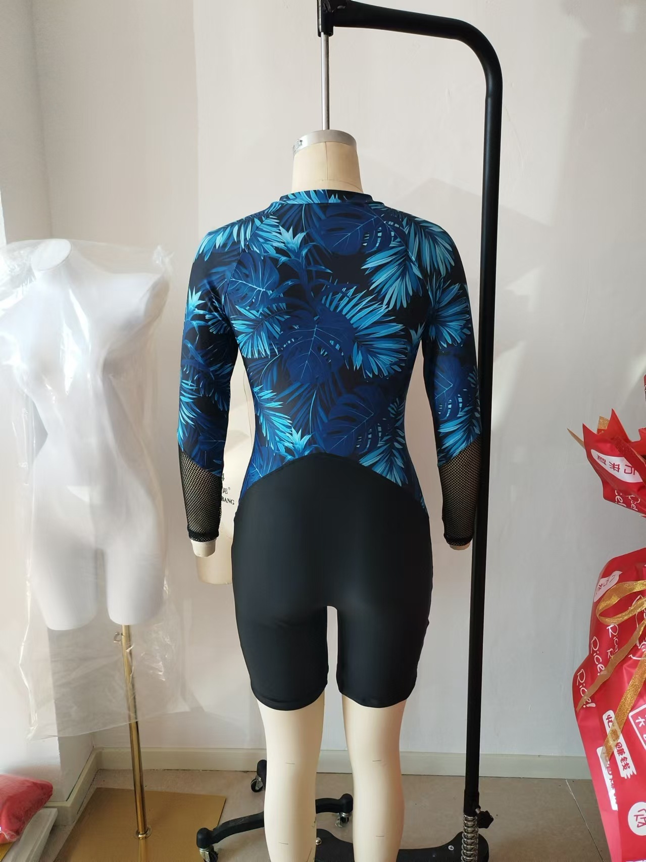 Fashionable new mesh splicing long sleeved zipper one-piece flat corner shorts with printed multi-color swimsuit for women