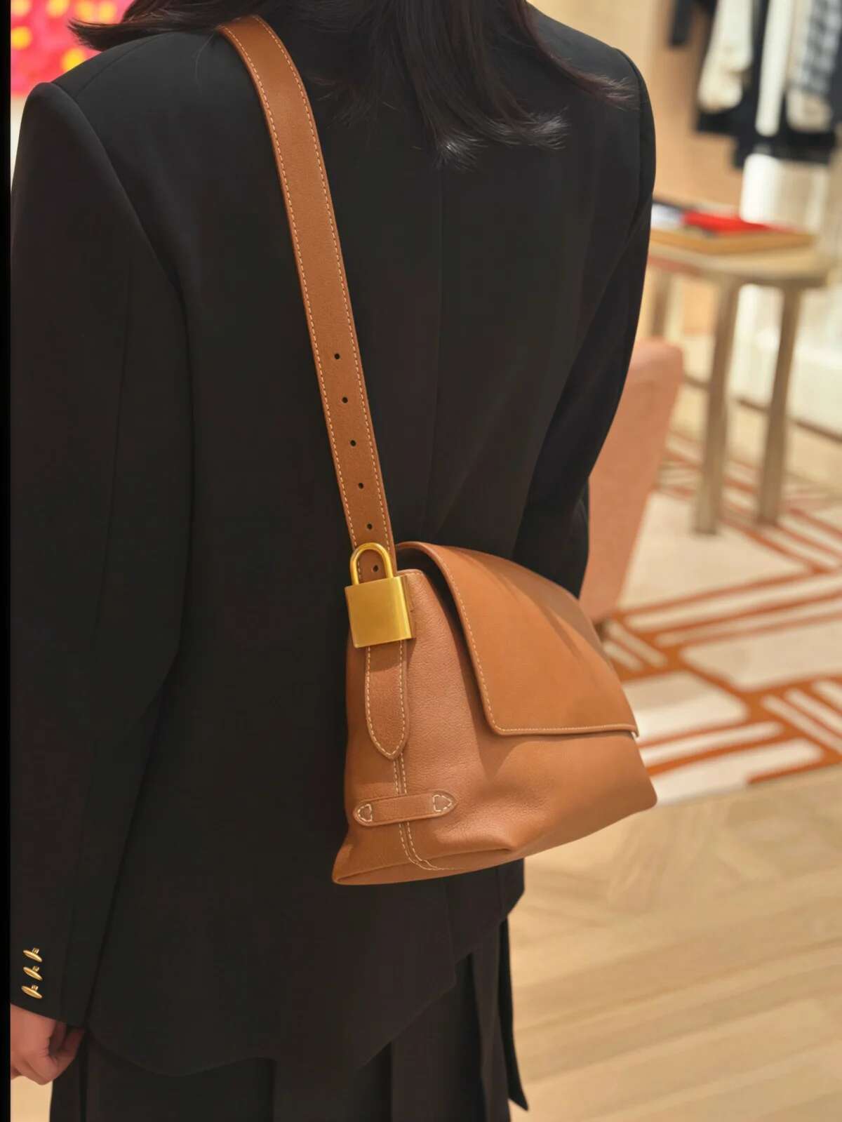 2025 New Messenger Genuine Leather Flip Simple And Fashionable Lock High End Single Shoulder Crossbody Women Bag
