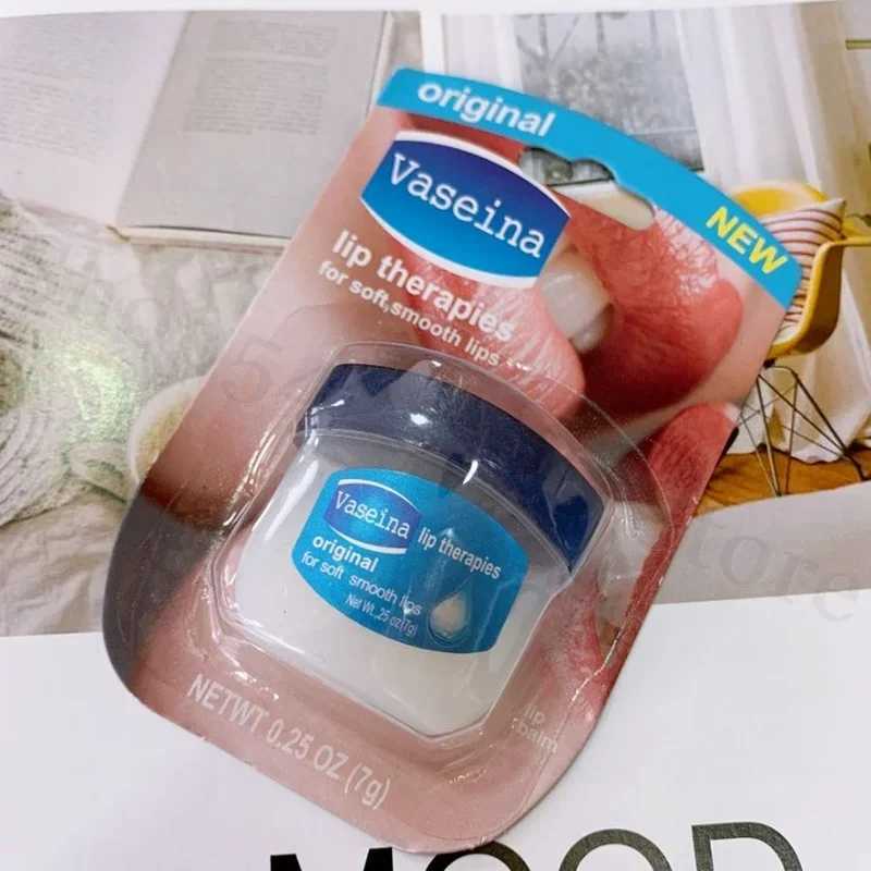 Vaseline lipstick can moisturize lips prevent cracking and repair lip lines with lasting moisturizing. Lipstick lipstick W250407