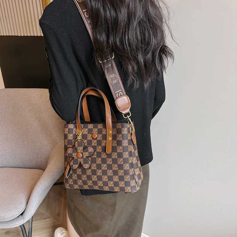 Sophisticated Womens Crossbody Bag Premium Leather Shoulder Handbag Ladies Elegant Tote Purse SetW251106