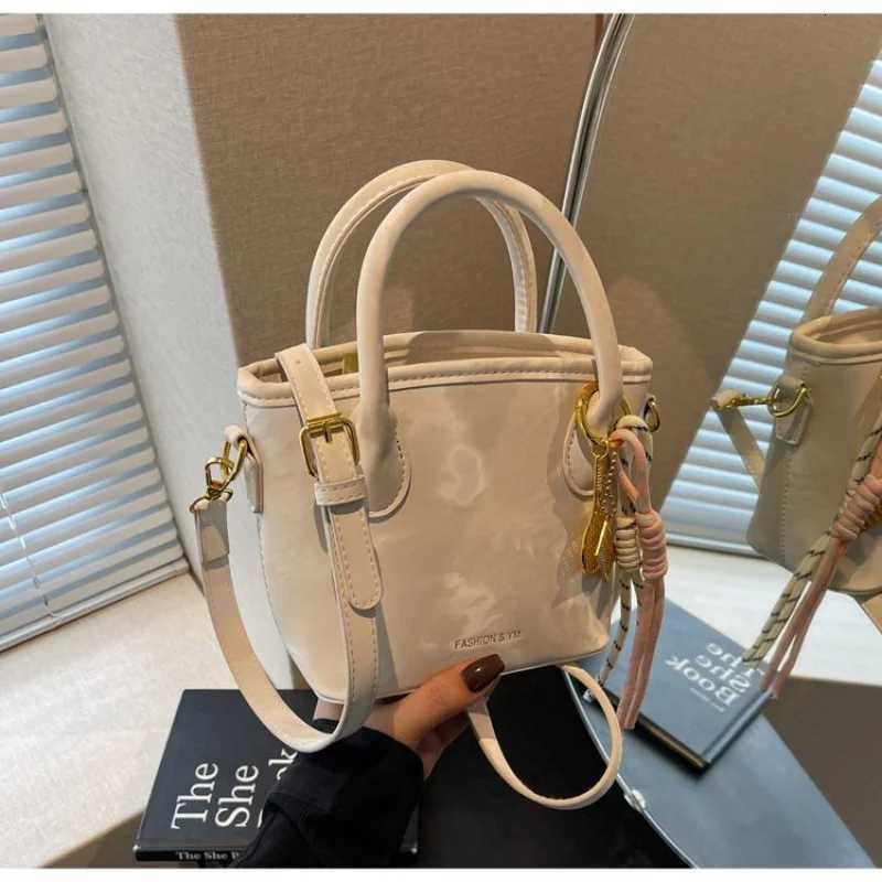 Fashionable Leather Womens Crossbody Bag Luxury Brand Famous Designer Elegant Crossbody Trendy Daily BagW251107