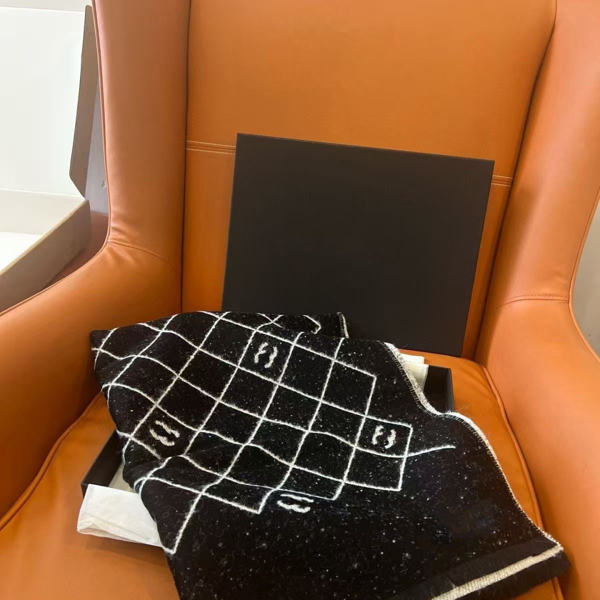 Top-tier luxury womens designer scarf 100% pure cashmere and wool unisex, long shawl classic plaid pattern winter warmth brand packaging box