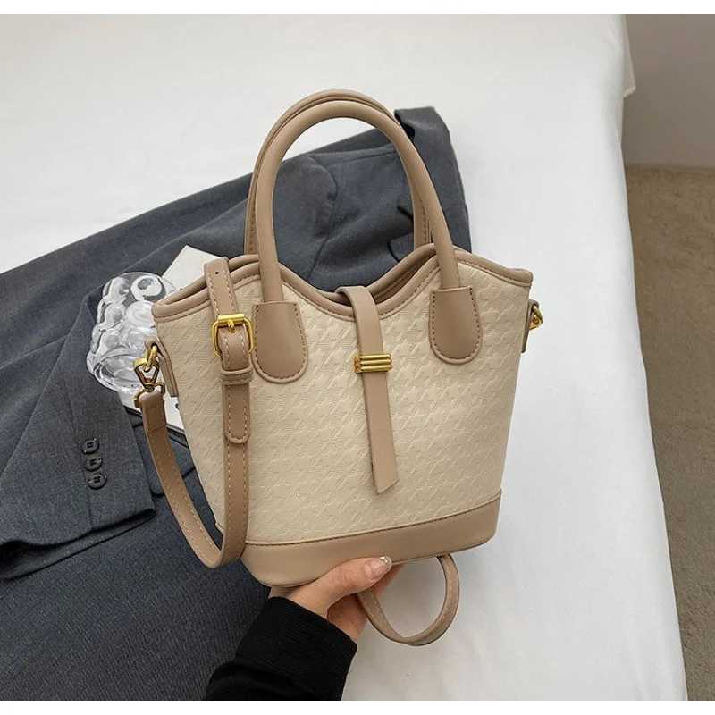 Luxury Genuine Leather Handbags for Ladies Tote and Crossbody Bag by Famous Designer Popular Classic Womens FashionW251106