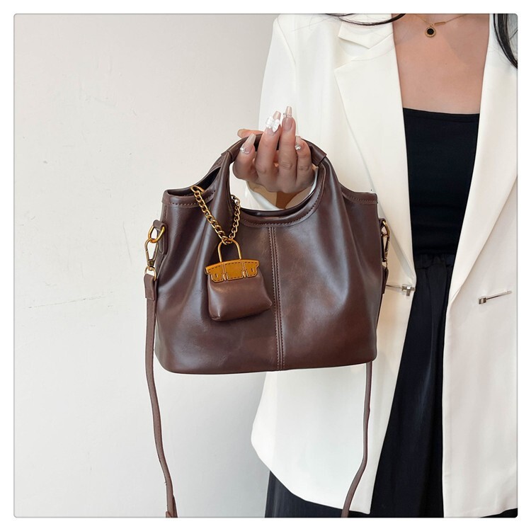 2025S Designer Women S Bag New Minimalist Handbag For Women Fashionable Soft Leather Texture Shoulder Bag Commuting Casual Crossbody Tote Bag