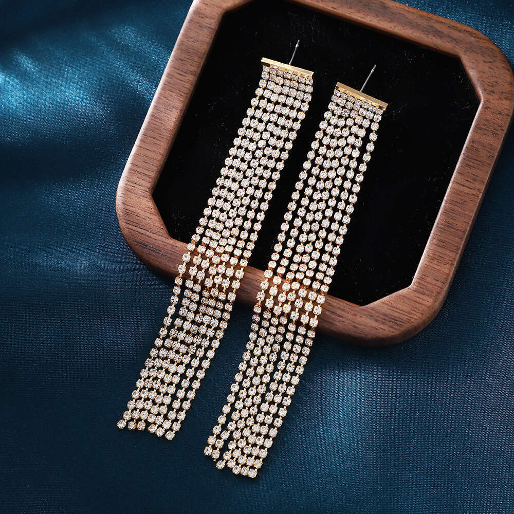 Fashionable tassel daily simple temperament long style full dia earrings, atmospheric and elegant super sparkg earrings