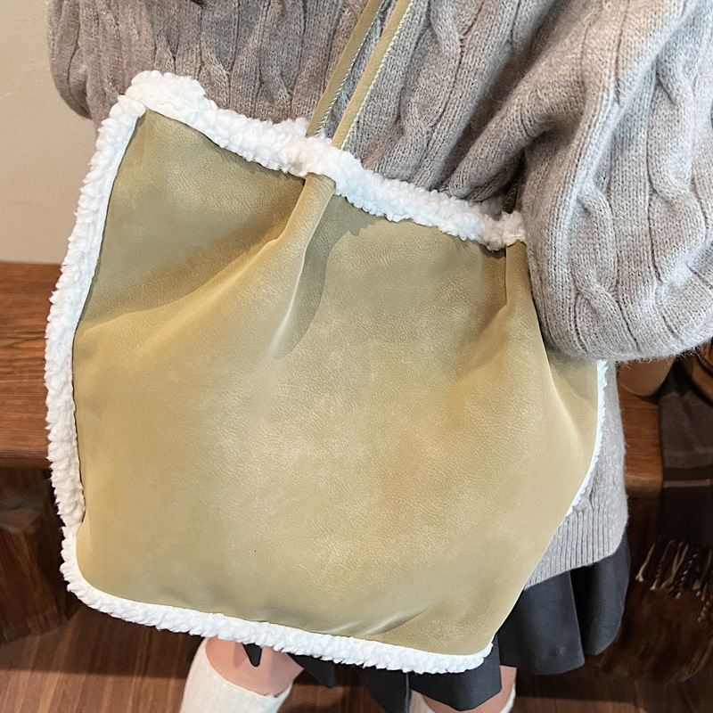 Designer Women S Bag Niche Commuter Crossbody Fashion Autumn Winter New Collection Splicing Lamb Wool Single Shoulder Armband Handheld Vegetable Baske
