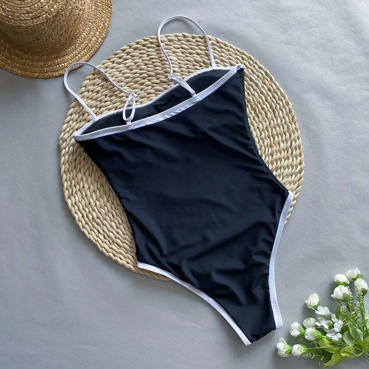 Dongdumaoyi Sexy White Black Cobtrast One Piece Swimsuit Women Halter Push Up Slim Tummy Control Swimwear Beach Holiday Bathing Suits