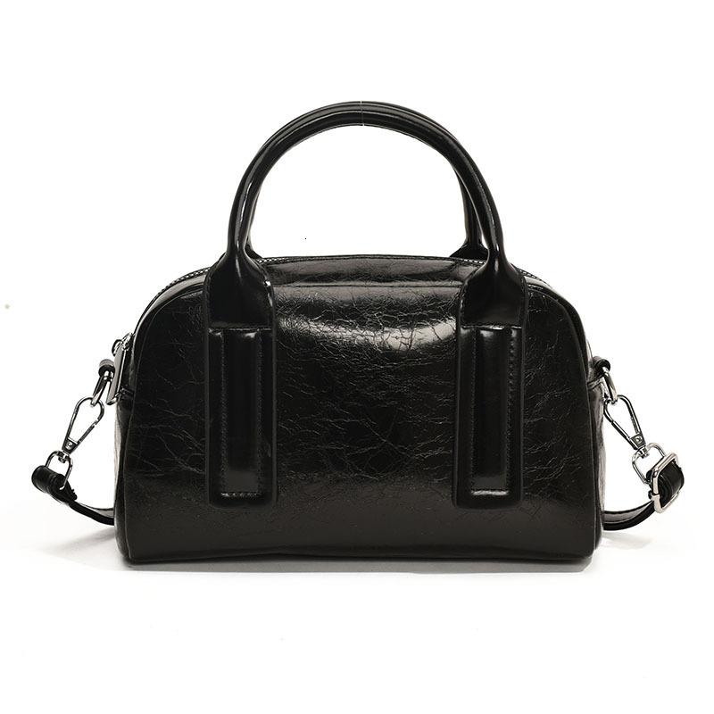 2025S Designer Women S Bag Small Niche Design Bowling For Women New Boston Fashion Handheld Shiny Commuting Crossbody Bag