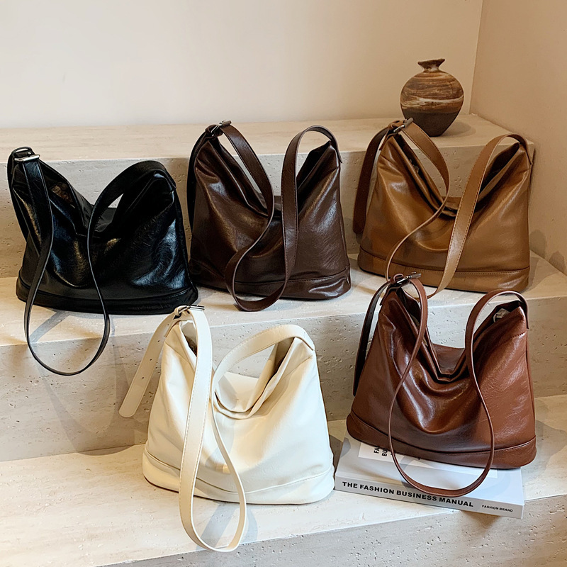 Designer Women S Bag Korean Autumn And Winter Edition Large Capacity Soft Collapse Extremely Simple Style Single Shoulder Women S Urban Commuting Cros