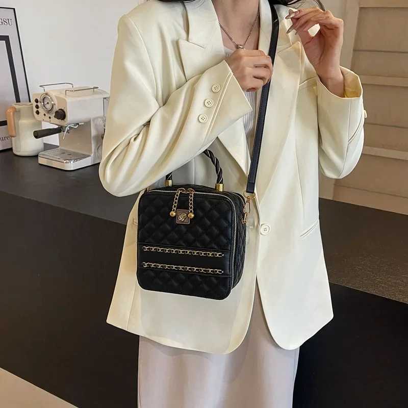 2025 New Womens Premium Box Bag - Niche Design Diamond Chain Shoulder/Handheld/MessengerW251106