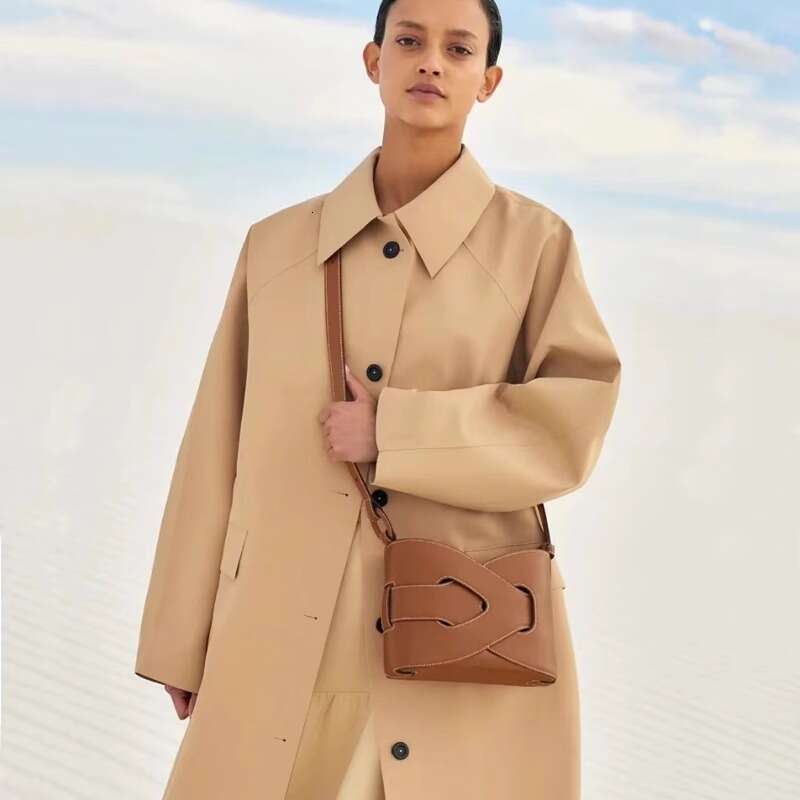 Design sense: niche woven armpit summer high-end sense, light single shoulder crossbody geometric bag for women 2025 new style, casual fashion trend