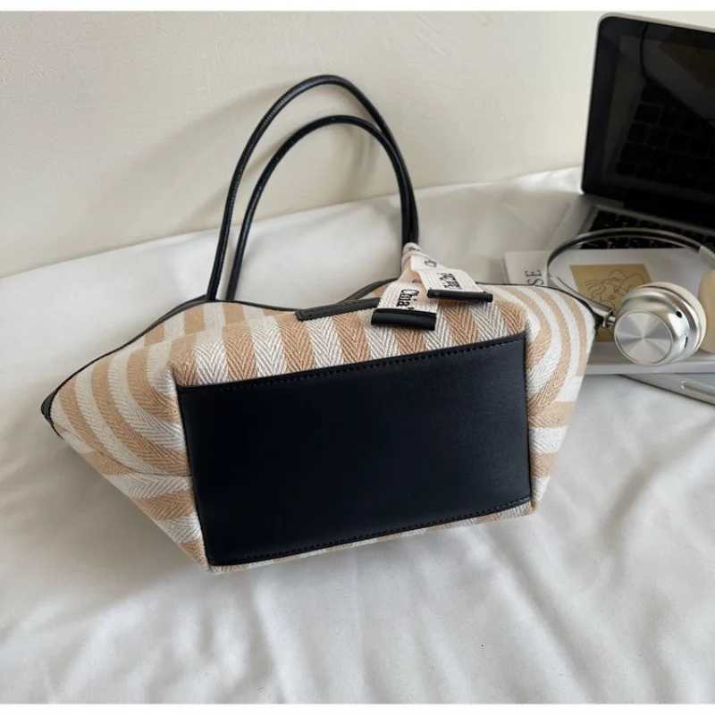 Unique High-End Minimalist Clutch Bag Stylish Vintage Leather With Letter And Paris Fashion ShowW251106