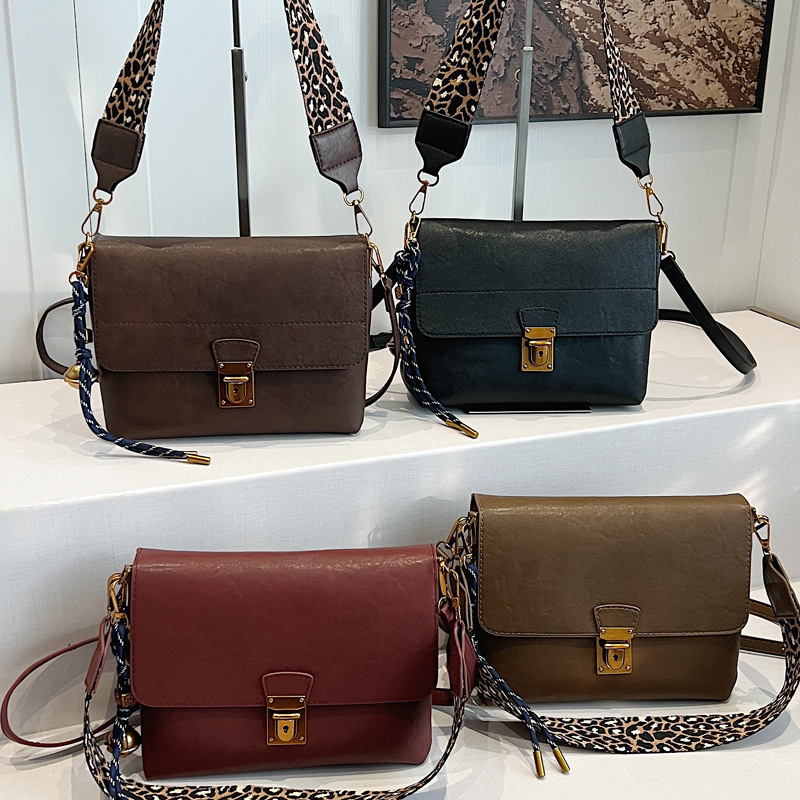 2025S Designer Women S Bag New Cross Women S Autumn Winter Luxury Single Small Square Casual Fashion Wide Shoulder Strap Underarm Bag