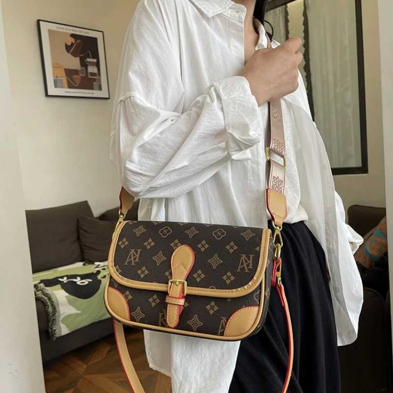 Womens Shoulder Bag Genuine Leather Handbag Elegant Crossbody Bag Famous Designer Tote Bags Popular Classic LadiesW251107