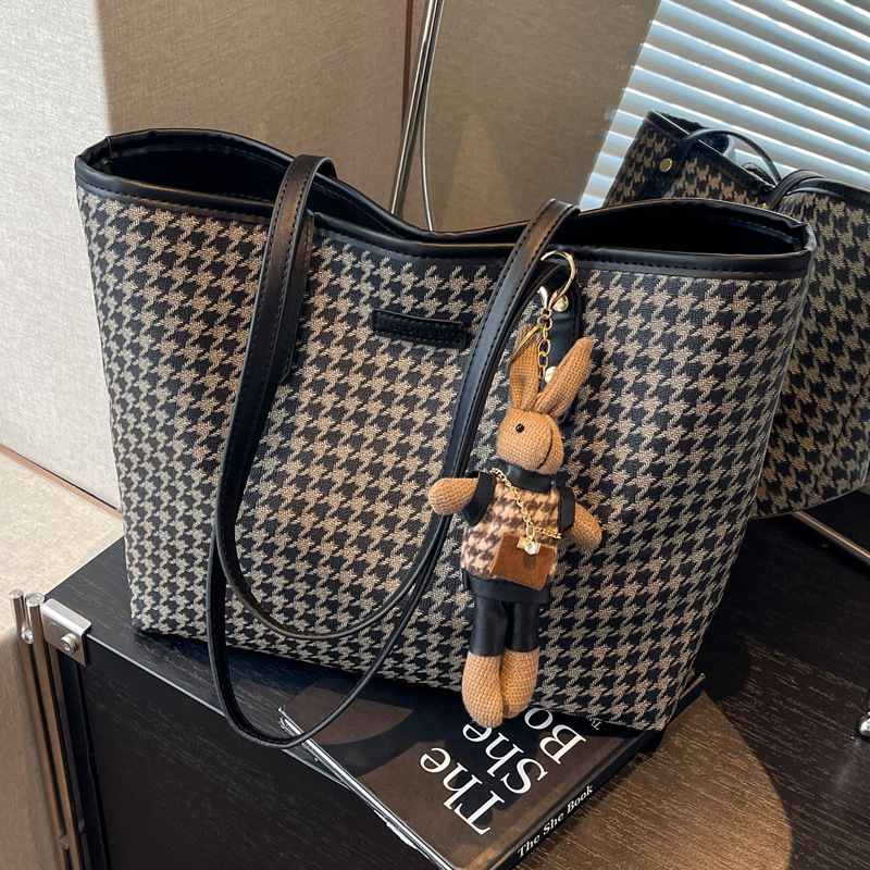 2025S Designer Women S Bag Small And Versatile Underarm Women S Autumn New Fashion Thousand Bird Grid Big Bag Internet Famous Same Casual Single Shoul