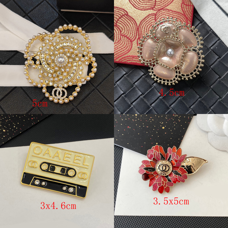 Men Women' Wedding Copper Flower Designer Letter Brooches Gold Plated Crystal Jewelry Pin Marry Christmas Party Love Gift Accessories Brooch