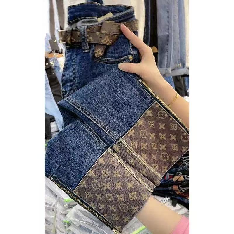 This is a trendy high-waisted 9-inch couple's printed jeans design. The new style of printed pants is fashionable for women