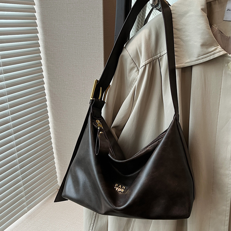 2025S Designer Women S Bag Premium Single Shoulder Women New Large Capacity Tote For College Students Class Commuting Crossbody Bag