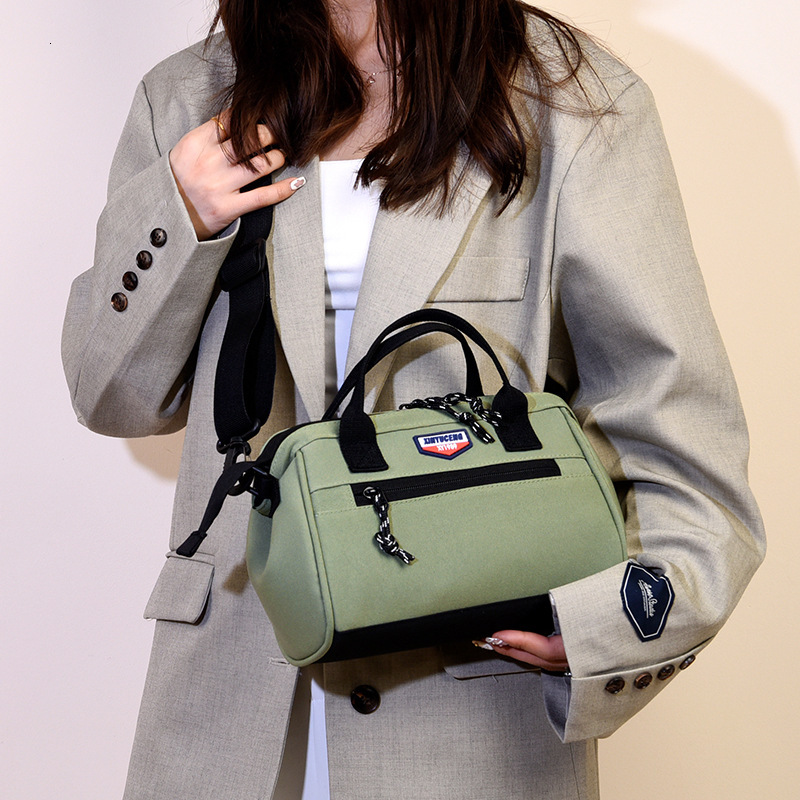 2025S Designer Women S Bag Women S New Fashionable Solid Color Simple Contrasting Large Capacity Single Shoulder Crossbody Bag Versatile Casual Women 