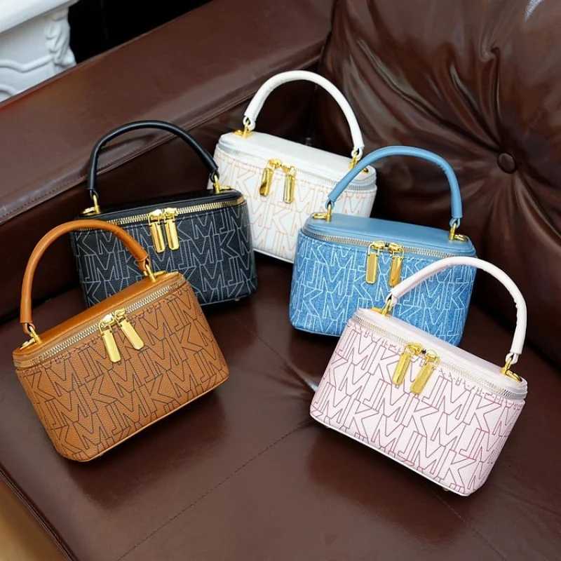 Fashionable Ladies Hand Bags Crafted From Fine Leather Featuring Trendy Commuter Design And Paris Vintage LookW251107