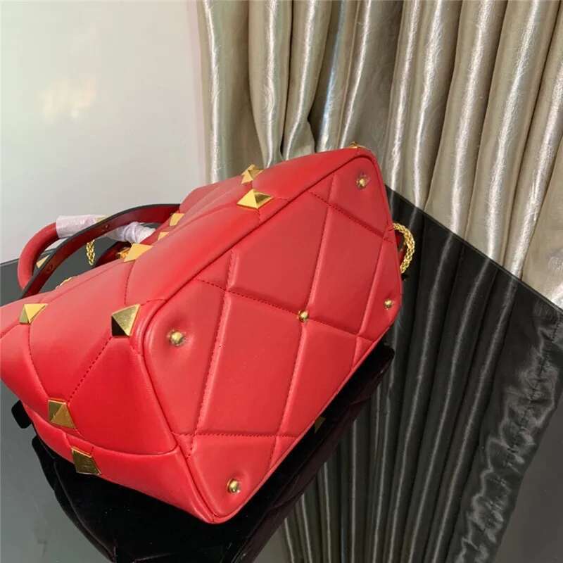 New Brand Designer Bucket Large Rivet Rhombus One Shoulder Messenger Small Square Chain Handbag Woman's Tote Bag