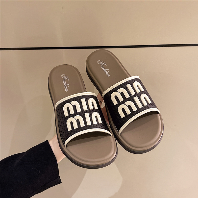 free shipping 2025 new hot slippers for weomens,Wear it on the outside and wear it in sizes 36-41