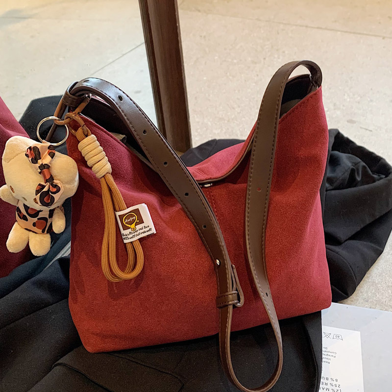 2025S Designer Women S Bag Matte Women Large Capacity New Autumn Simple Shoulder Crossbody Bag Commuting Tote Bag For Work