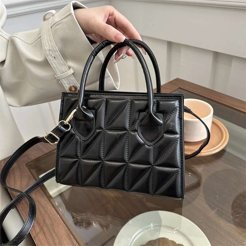 Women's Fashion Leisure Handbag PU Solid Color Quited Design Ladies Shoulder Zipper Female Crossbody Bag For Outings Commute