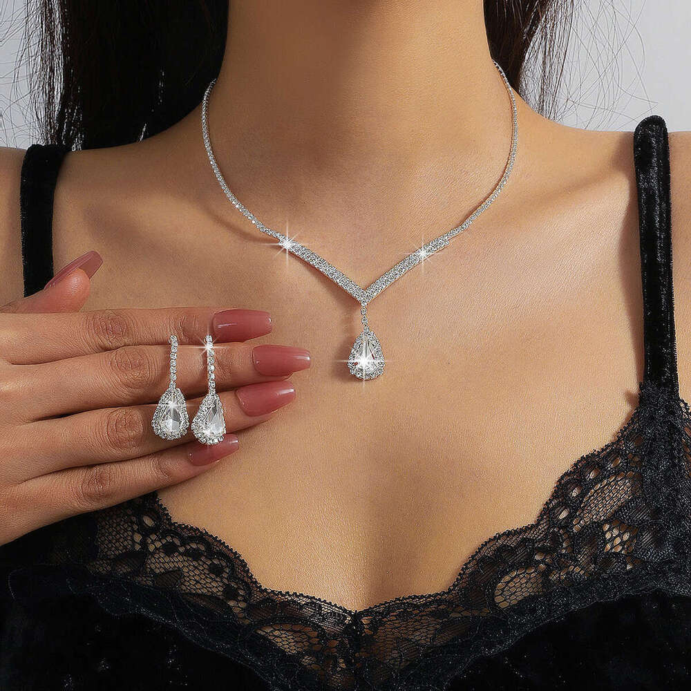 High Cold Goddess Bride Dinner V-shaped Light Water Drop Dia Necklace Set