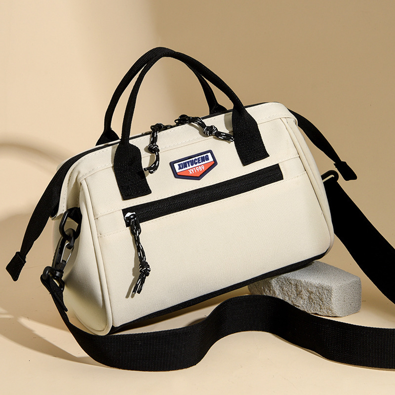 2025S Designer Women S Bag Women S New Fashionable Solid Color Simple Contrasting Large Capacity Single Shoulder Crossbody Bag Versatile Casual Women 