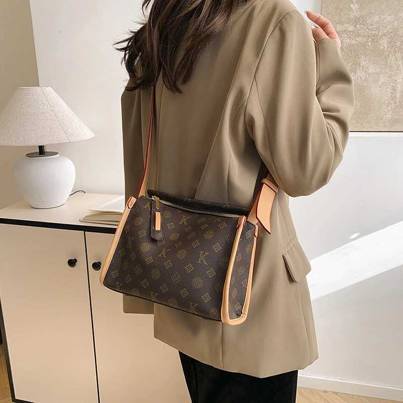 Luxury High-End Minimalist Unique Leather Crossbody Handbag For Women With Trendy Fashionable Design And LetterW251106