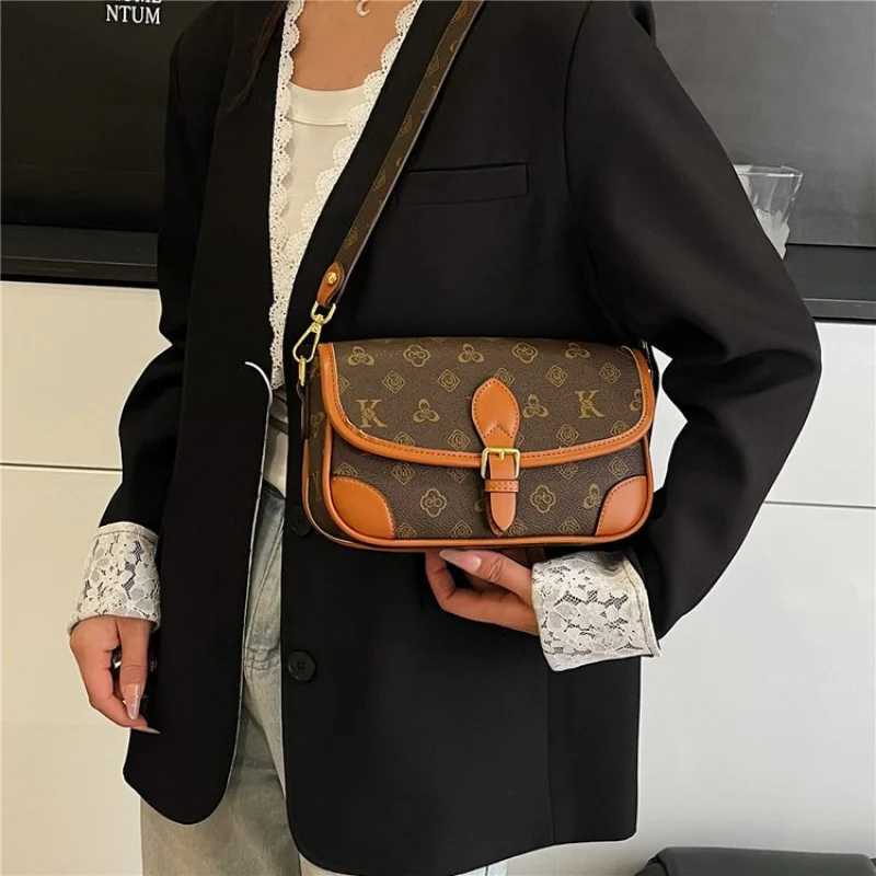 Unique Casual Simple Shopper Bag for Commuter Women with Trendy Solid Color and Large Fashionable SpaceW251107