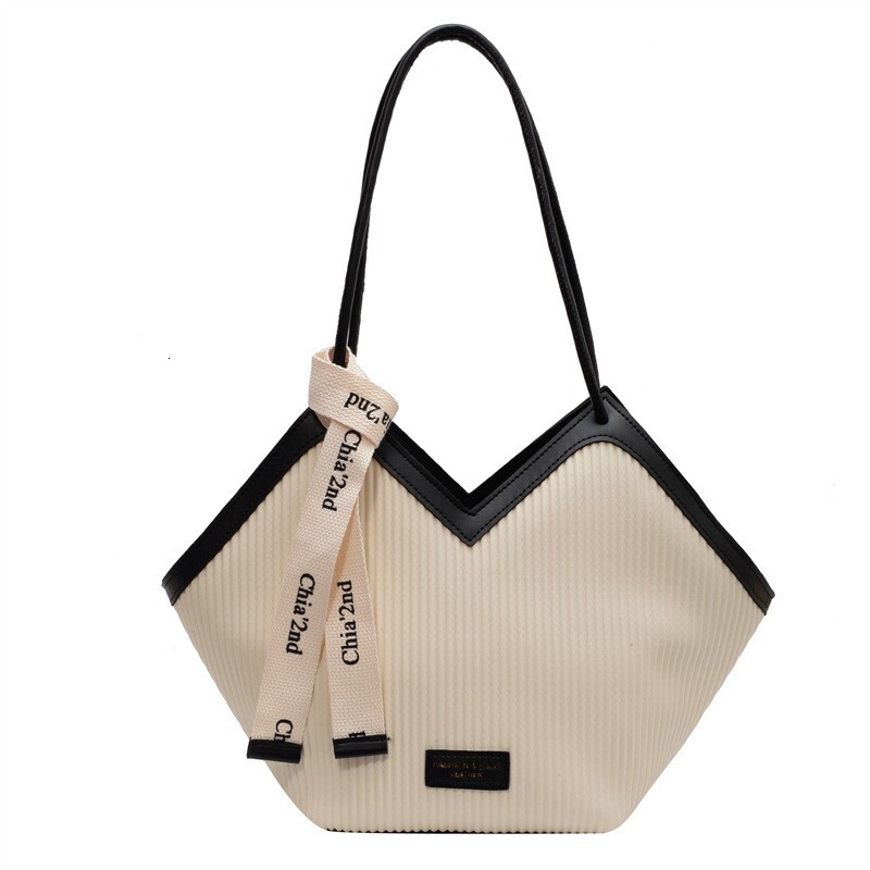 2025S Designer Women S Bag Women S Niche Design Versatile Shoulder Large Capacity Commuting Korean Version Fashion Handbag Texture Armpit Bag