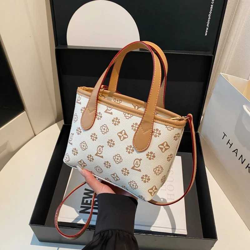 Luxury High-End Crossbody Bag Women Designer Paris Fashion Vintage Leather With Letter And Trendy Solid ColorW251106