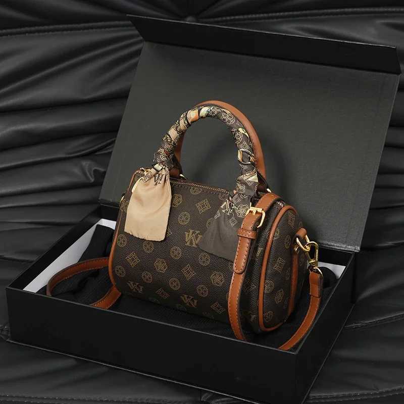 Luxury Designer Leather Crossbody Bag For Women Elegant Shoulder Handbag Ladies Tote Purse Classic Fashionable AccessoryW251106