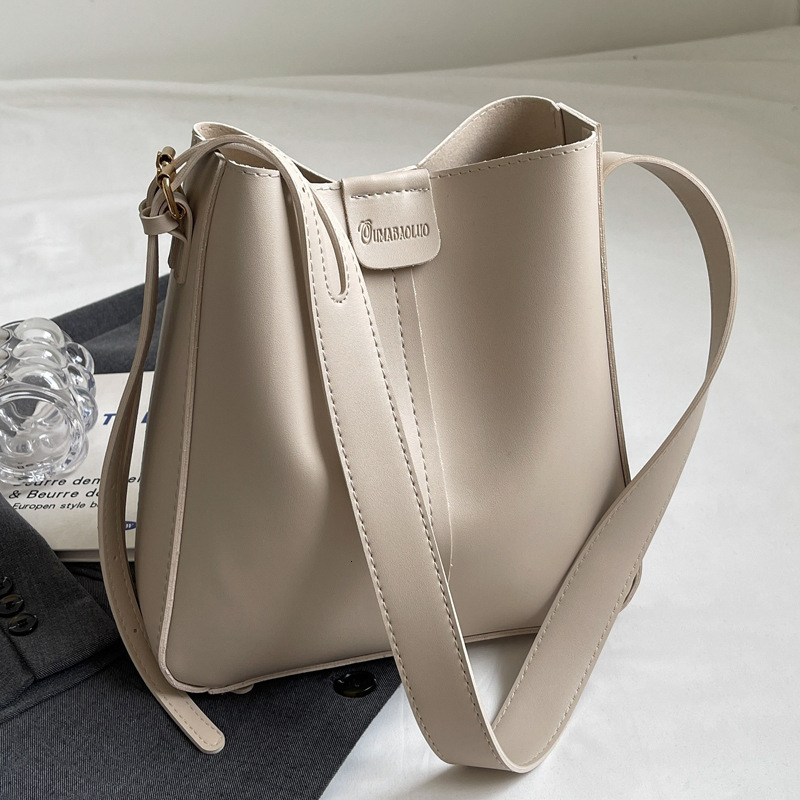 2025S Designer Women S Bag This Year S Popular Shoulder For Women Capacity New Fashion Autumn Versatile Broadband Crossbody Bag Extra Large Bag