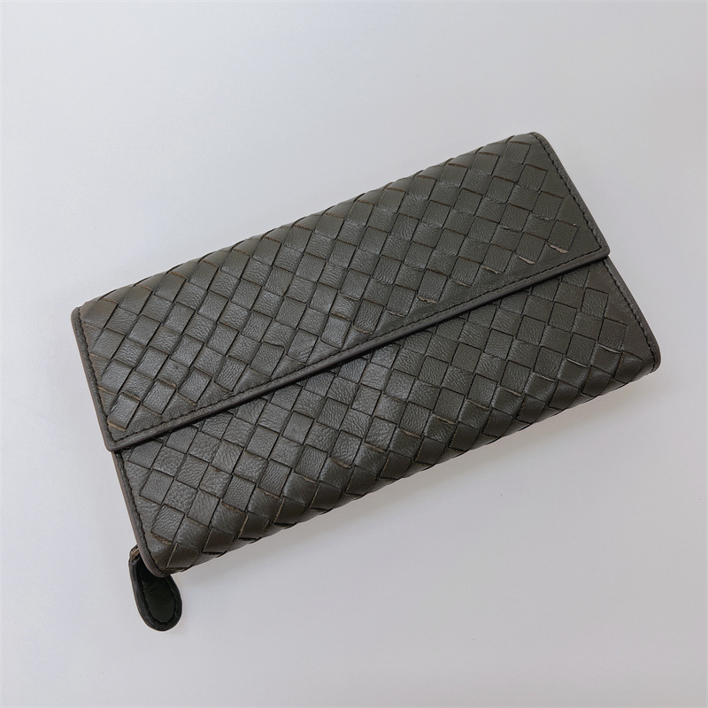 2025 Stylish long women's wallet sheepskin woven clutch zipper coin purse is a small stylish and versatile simple wallet