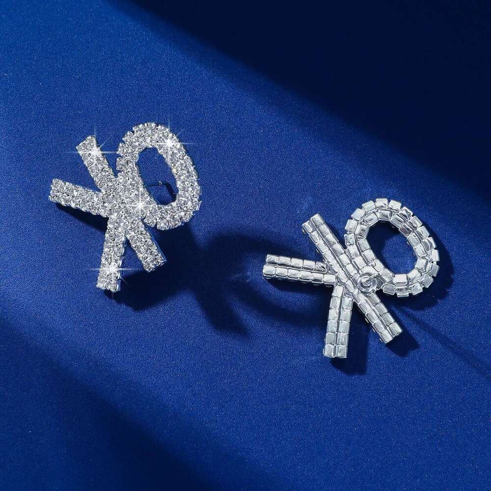 Super sparkg full dia fashionable simple letter OK earring commuting hot versatile niche design sports style earrings