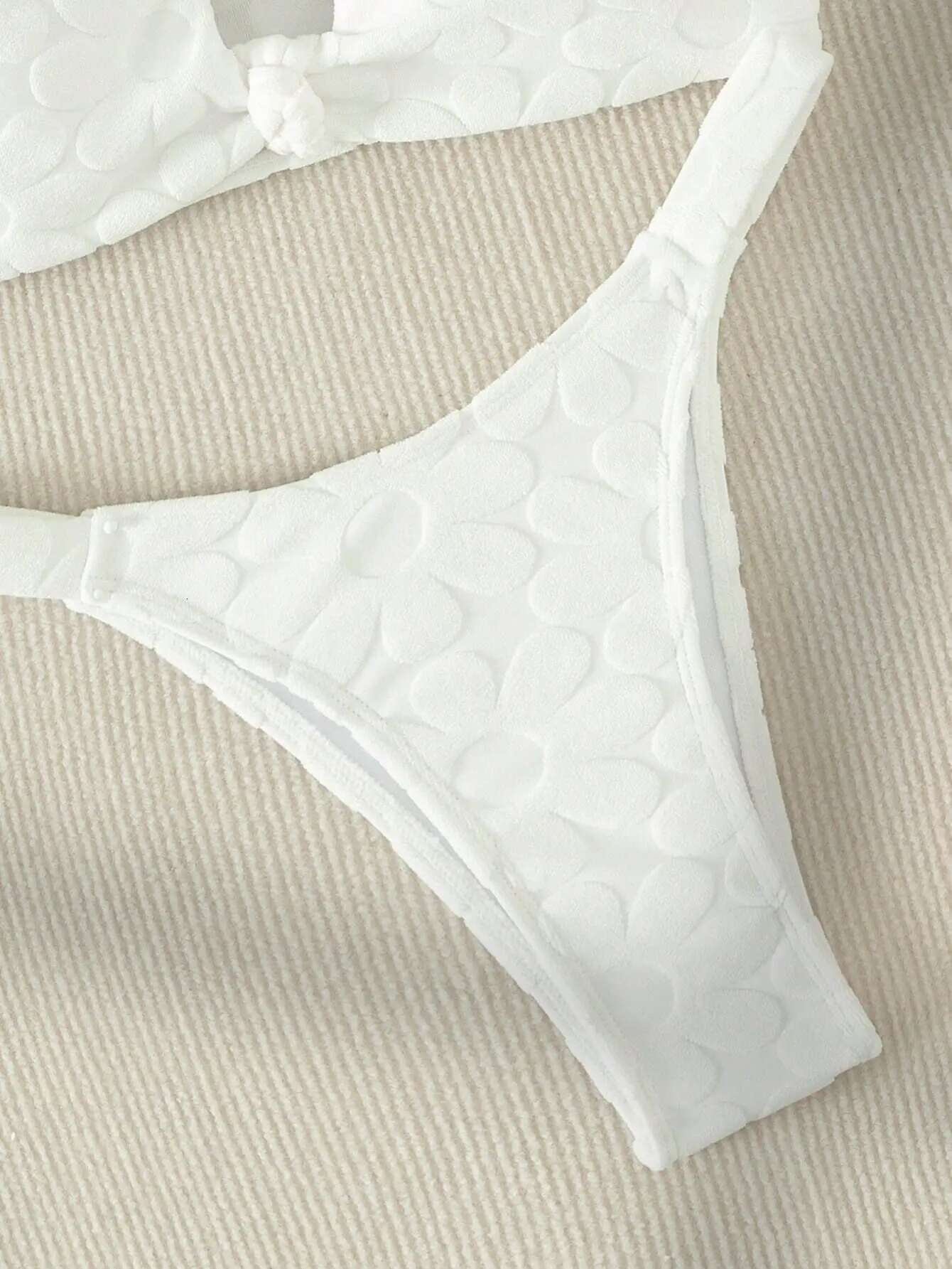 Dongdumaoyi Sexy White Bandeau Bikinis Sets Women Hollow Out Tie Bow Push Up Micro Swimsuit Brazilian Beach Bathing Suit Thong Swimwear